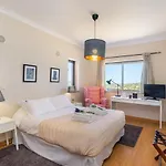 Charming בית הארחה 4*