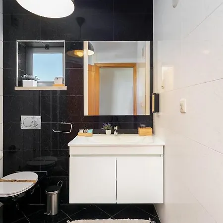 Πανσιόν Charming 4*